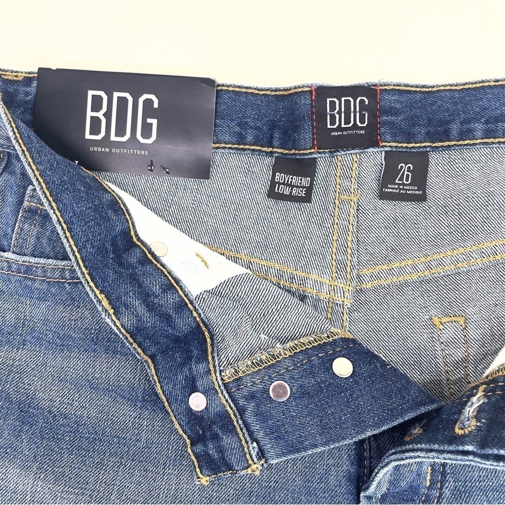 NWT BDG Urban Outfitters Embroidered Low Rise Boyfriend Shorts Size 24 - Picture 14 of 16